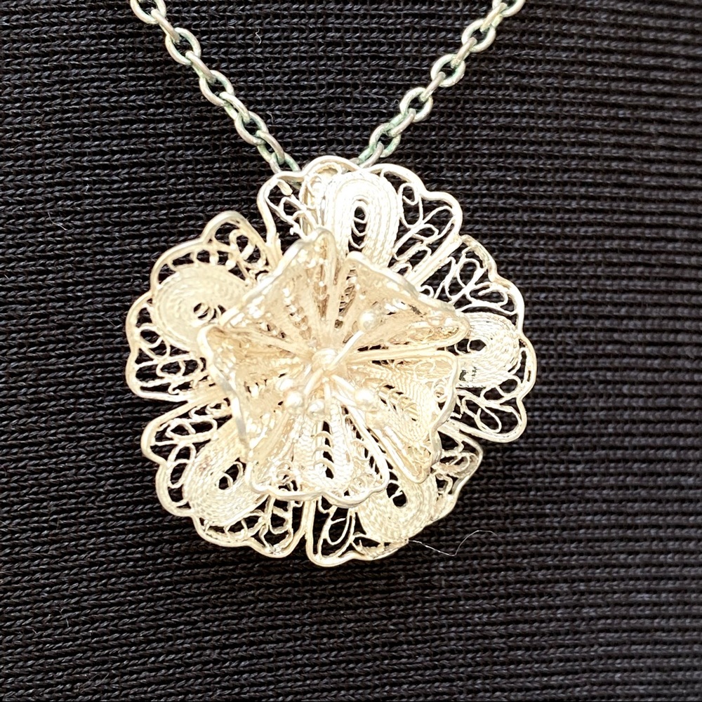 Silver Filigree pendant (only). { chain used for display purposes only }